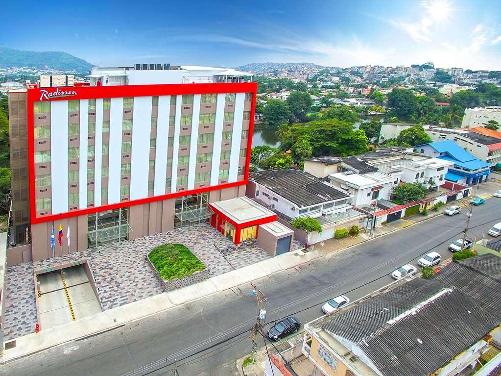 Radisson Hotel Guayaquil Exterior photo
